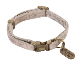 BAASJE - Erkend huiselijk hondenpension - DIERENOPPAS - DESIGNED BY LOTTE - halsband - fluco - kattenhalsbanden - grijs
