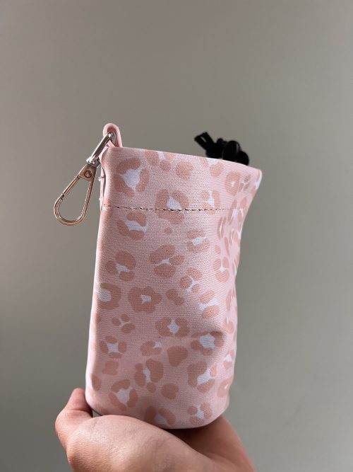 BAASJE - dierenoppas - Cocopup London - Drawstring Treat Pouch - Nude Chic Leopard2