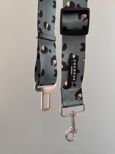 BAASJE - dierenoppas - Cocopup London - Seat Belt Restraint - Khaki Leopard1